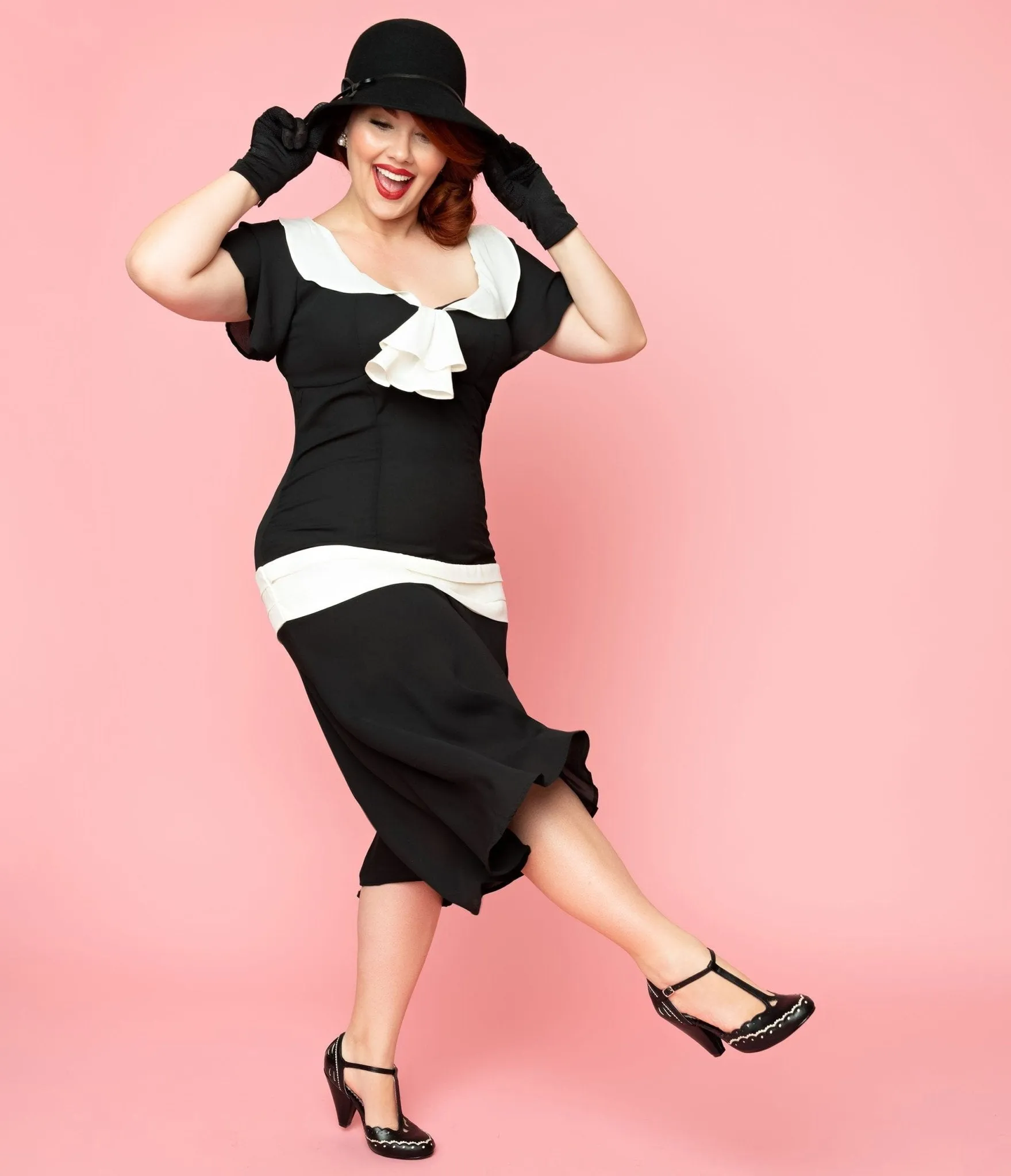 Unique Vintage Plus Size 1920s Black & Cream Wilshire Flapper Day Dress